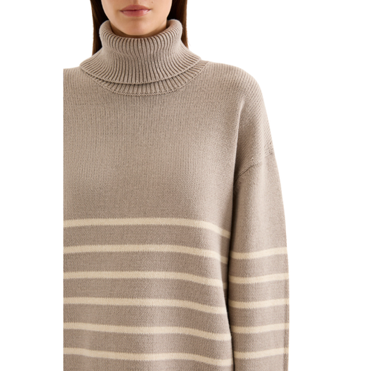 venus turtleneck