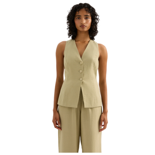 nia vest